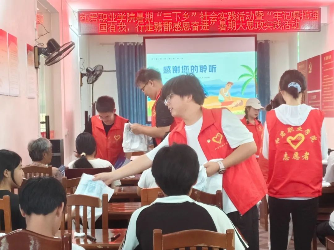 大學生在江西省贛州市于都縣開展文明實踐暑期活動