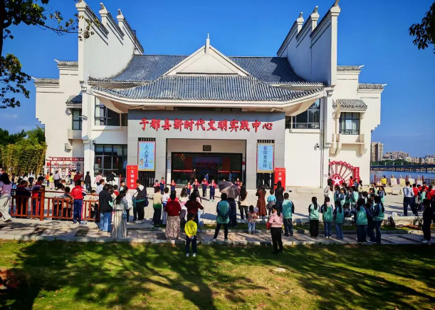 江西省贛州市于都縣舉辦秋季“文明集市”志愿服務活動