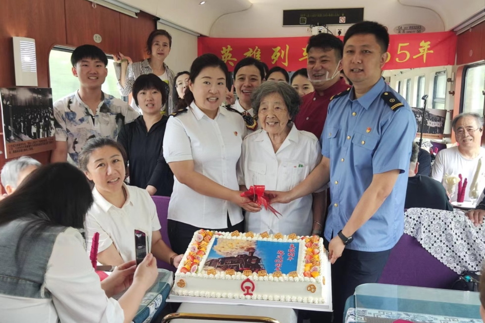 關(guān)工委顧問(wèn)不辱使命，九十歲高齡老人再敘“12次英雄列車(chē)”歷史