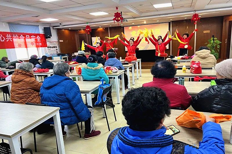 江蘇省南京市玄武區(qū)北門(mén)橋社區(qū)關(guān)工委開(kāi)展“喜迎新年,共聚一堂”迎新活動(dòng)(2).jpg