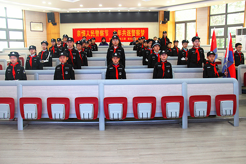 玄武湖街道關(guān)工委聯(lián)合組織少年警校小警員開(kāi)展第四個(gè)警察節(jié)主題教育(1).jpg