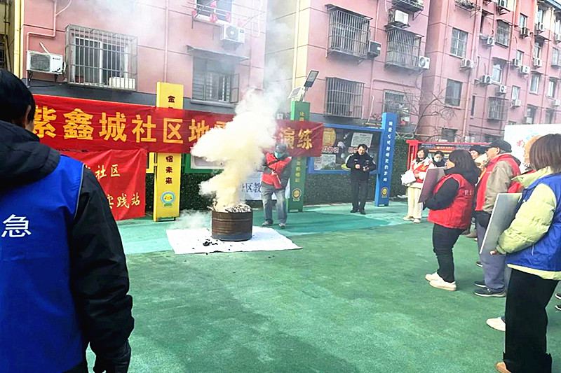 江蘇省南京市玄武區(qū)鎖金村街道紫鑫城社區(qū)關工委開展應急演練活動 (4).jpg