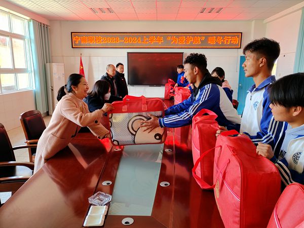 1705548127365372.jpg 送上溫暖的毛毯.jpg