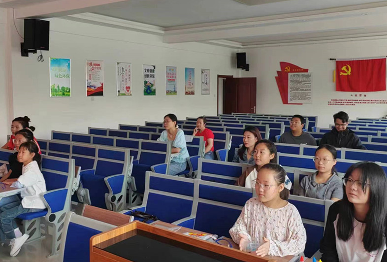 1705559927520148.jpg 元寶山區(qū)西城街道新景四季東社區(qū)兒童心理健康教育活動(dòng)照片2_副本.jpg