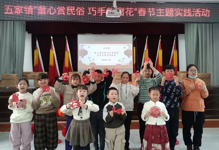 1706857510963069.jpg 元寶山區(qū)五家鎮(zhèn)把愛(ài)帶回家寒假活動(dòng)照片1_副本.jpg