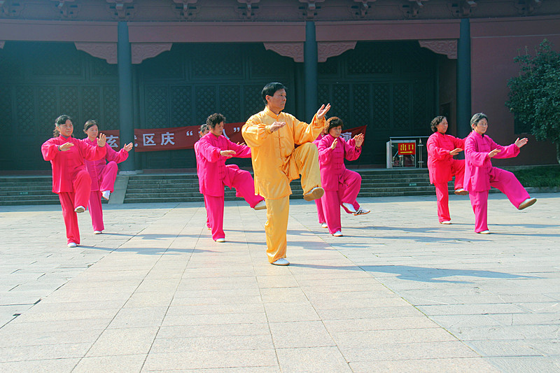 1710197727374091.jpg 江蘇省南京市玄武區(qū)關(guān)工委聯(lián)合組織“五老”開(kāi)展慶“三八”婦女節(jié)武術(shù)交流展示活動(dòng) (10).jpg