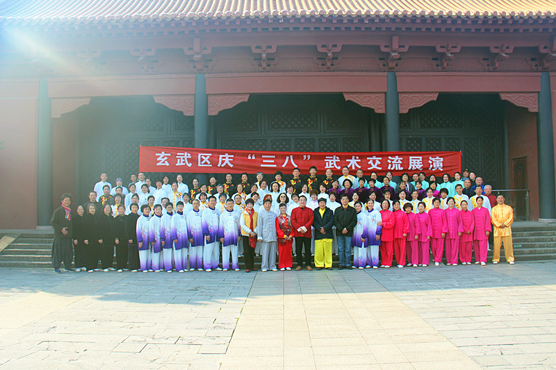 1710197740249279.jpg 江蘇省南京市玄武區(qū)關(guān)工委聯(lián)合組織“五老”開(kāi)展慶“三八”婦女節(jié)武術(shù)交流展示活動(dòng) (15).jpg