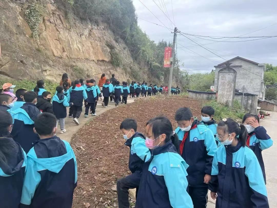 1712122536833639.jpg 李2.jpg