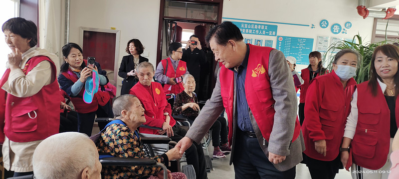 元寶山區(qū)平莊城區(qū)街道星海社區(qū)關(guān)工委敬老活動照片6jpg_副本.jpg
