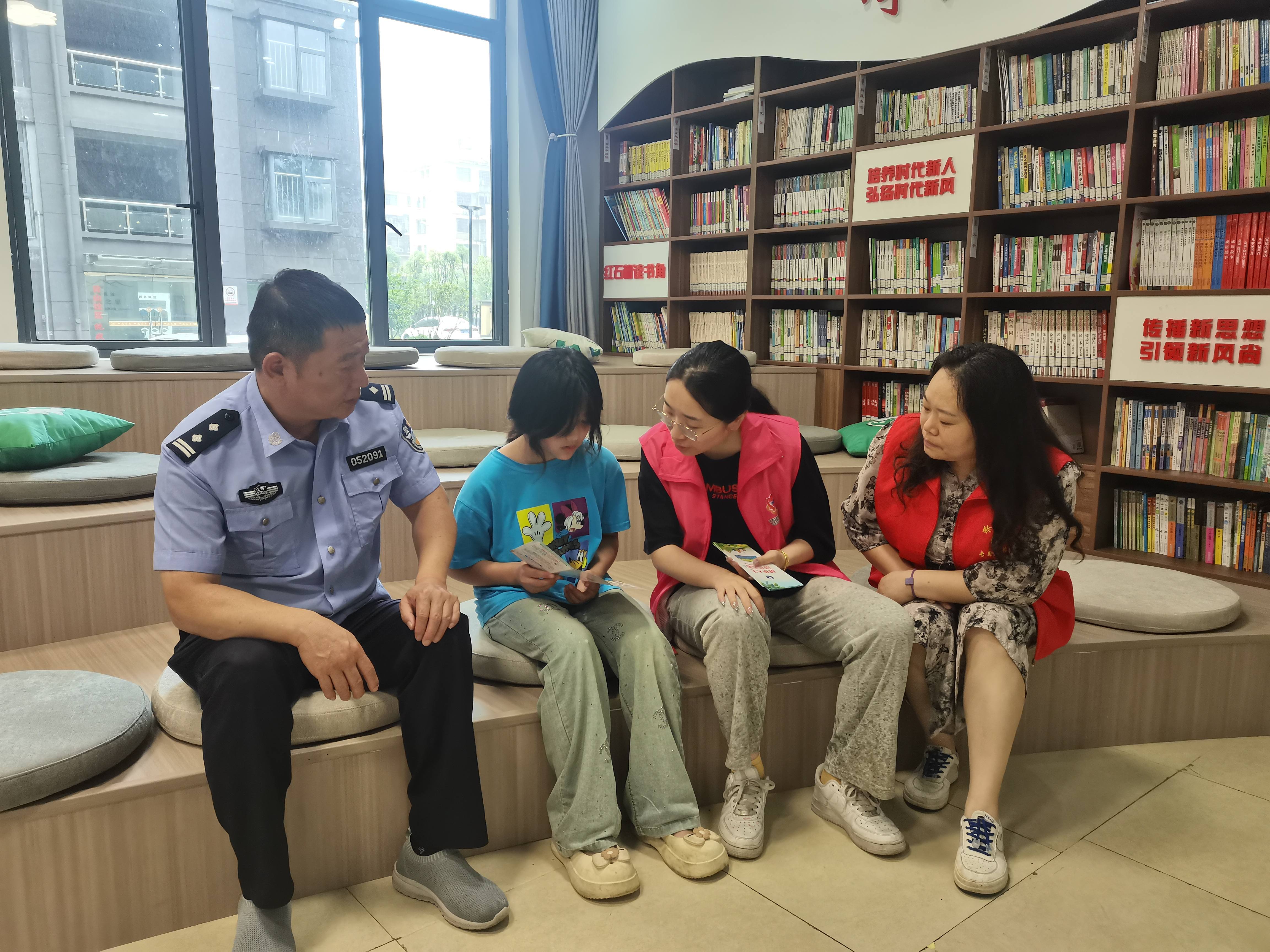 1718594821190096.jpg 1關愛活動照片_愛奇藝.jpg