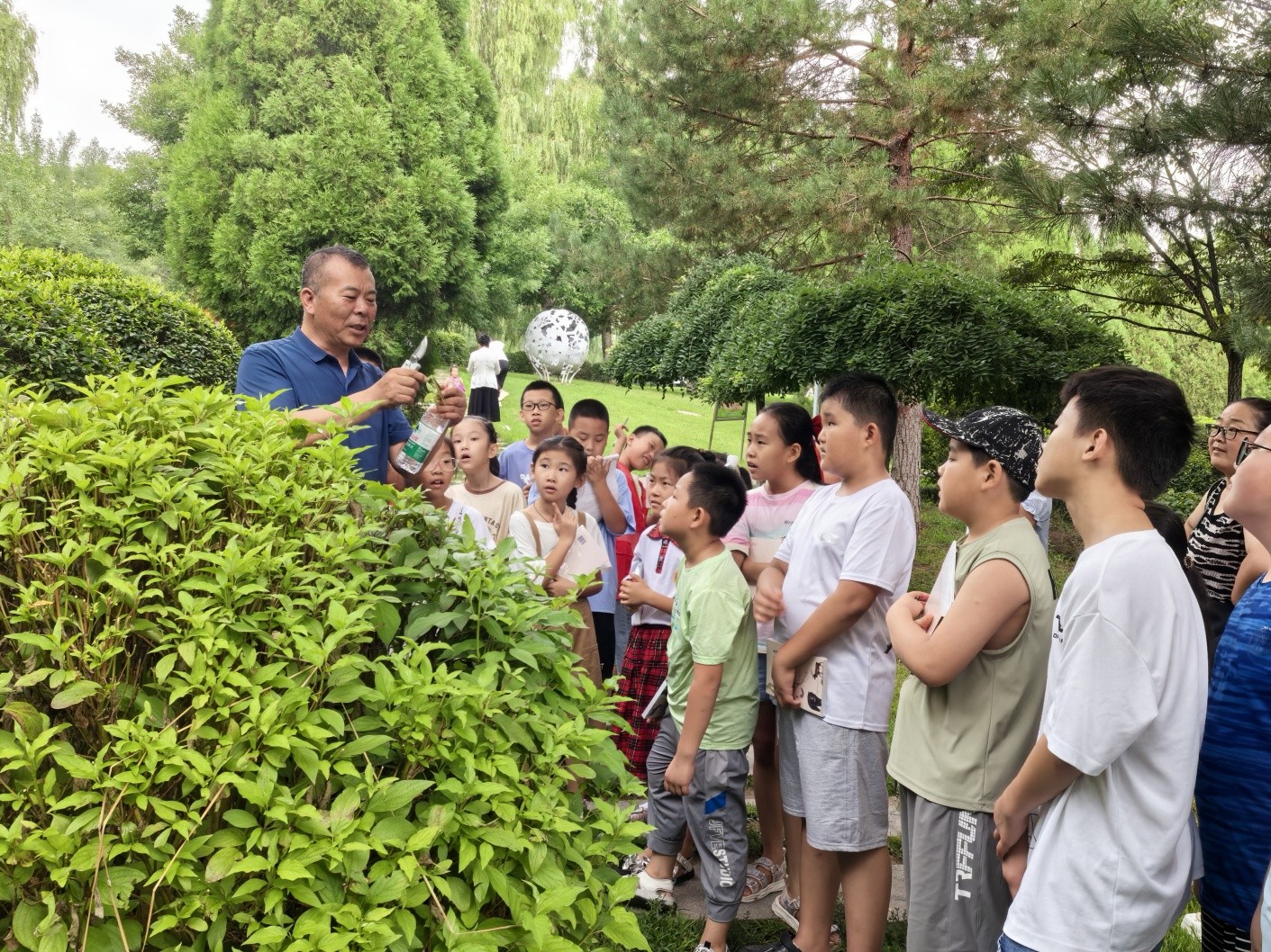 1722994134239507.jpg 元寶山區(qū)東城街道新華社區(qū)關工委暑期夏令營1期活動照片1_副本.jpg