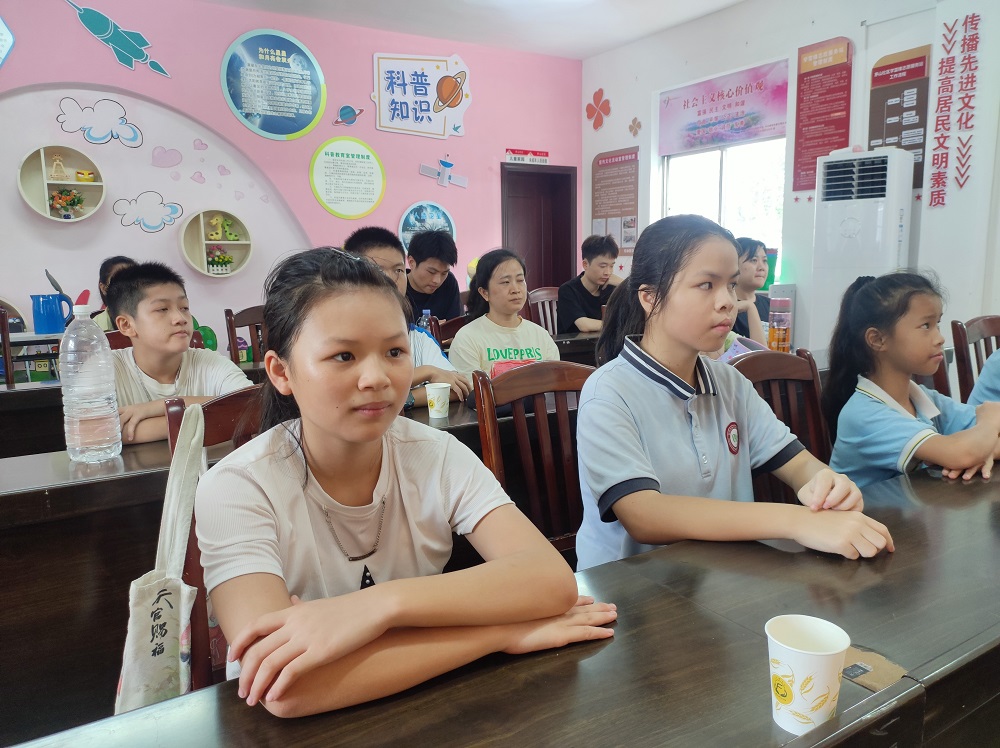 茅山社區(qū)開(kāi)展“杜絕學(xué)生欺凌 培育陽(yáng)光少年”主題講座活動(dòng)圖片51.jpg