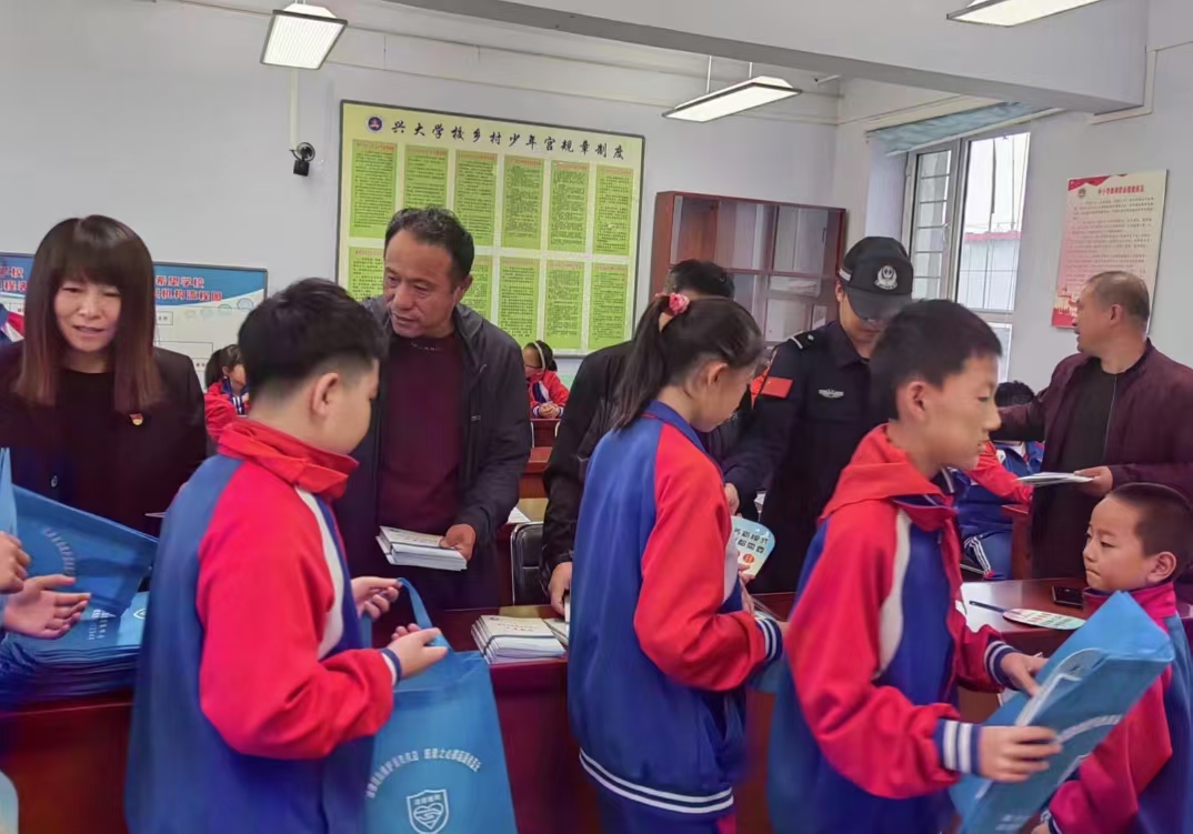 1727224221715792.jpg 04569feab573873e41a71e35c599cb3.jpg