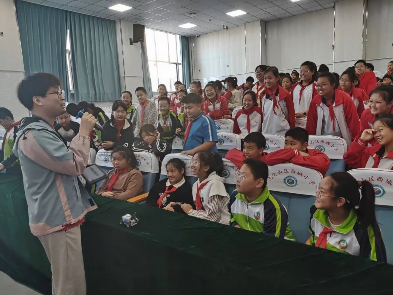 元寶山區(qū)西城街道新天地社區(qū)關工委科普進校園活動照片3pg_副本.jpg