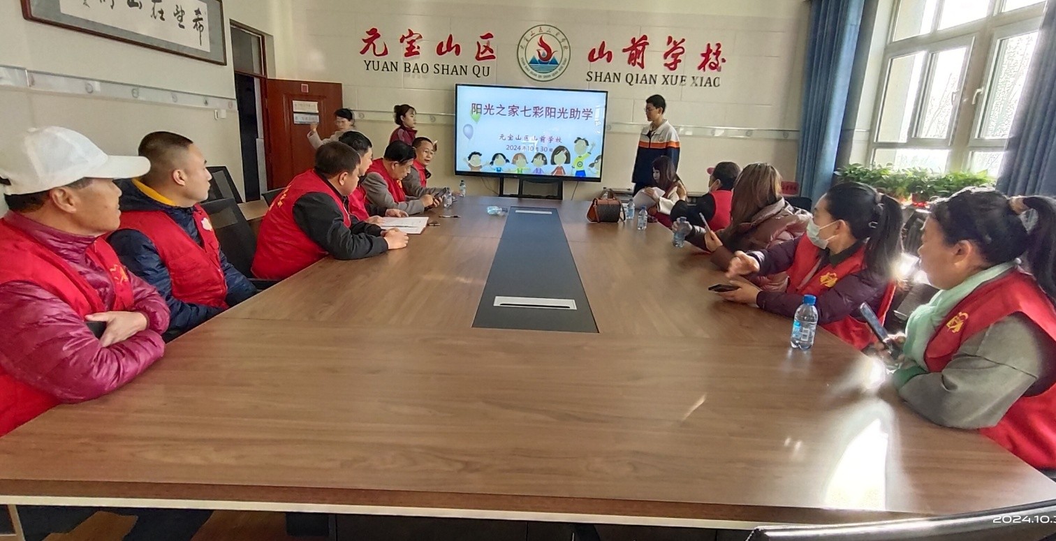 1730769641827396.jpg 元寶山區(qū)星海社區(qū)關(guān)工委秋季助學(xué)活動(dòng)照片8jpg_副本.jpg