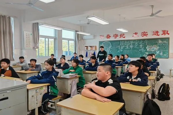 桃源鎮(zhèn)開展“送法進(jìn)校園 普法伴成長”主題活動(dòng)2.jpg