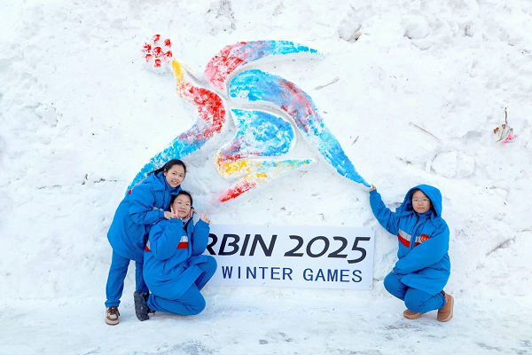 1735631194529637.jpg 佳木斯市第十中學(xué)雪雕_副本.jpg