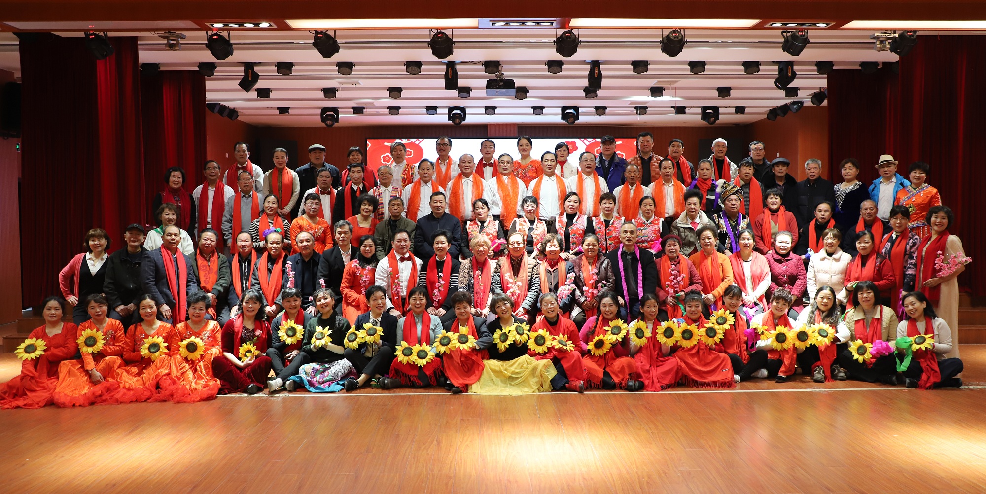 新春歌會(huì)合影.jpg