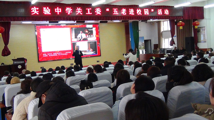 元寶山區(qū)實(shí)驗(yàn)中學(xué)“五老”進(jìn)校園活動(dòng)照片8_副本.jpg