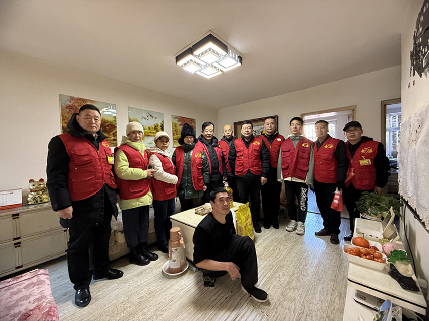元寶山區(qū)平莊城區(qū)街道星海社區(qū)關(guān)工委新春慰問殘疾人活動(dòng)照片3_副本.jpg
