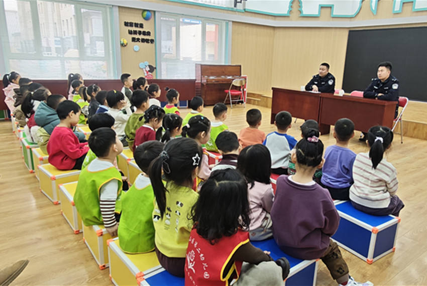 1742886007581426.jpg 元寶山區(qū)第二幼兒園關(guān)工委防校園欺凌法治教育活動照片5_副本.jpg