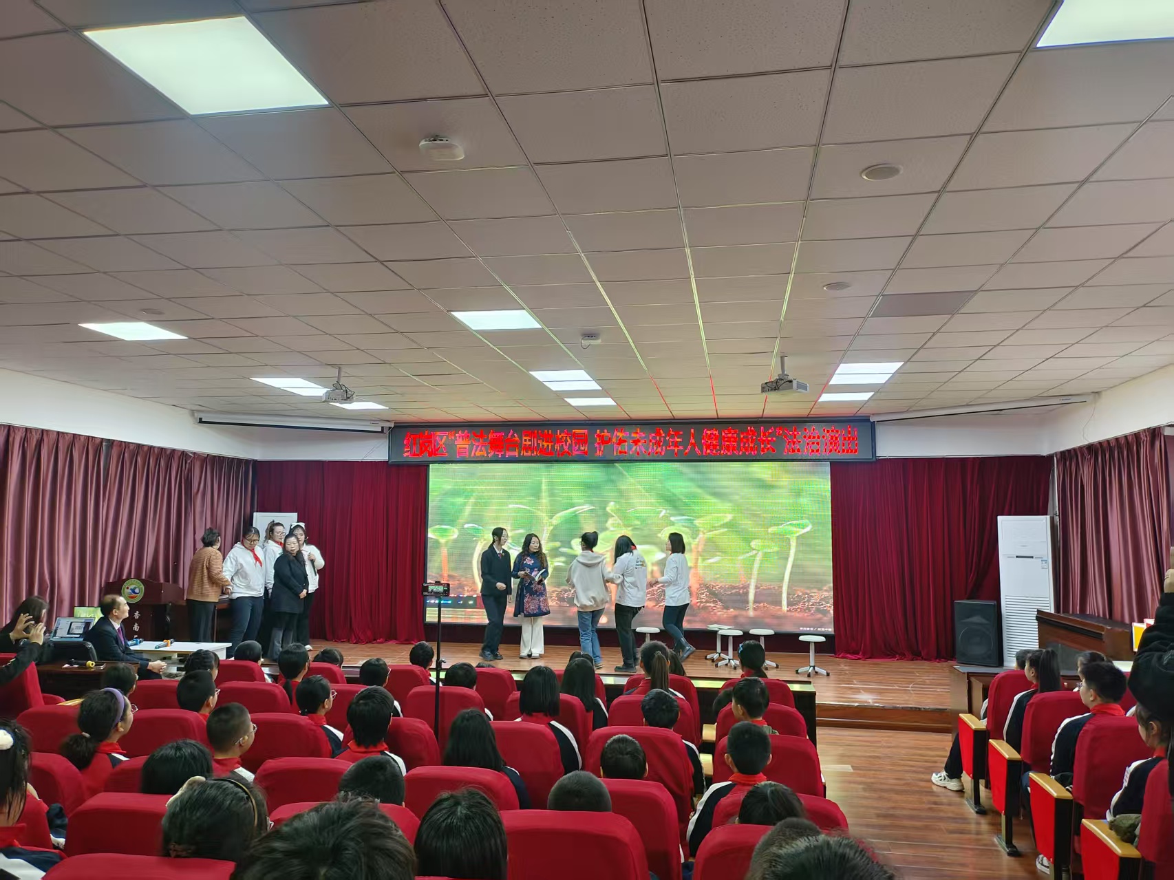 1743383351709557.jpg 普法劇進(jìn)校園首場演出 (1).jpg