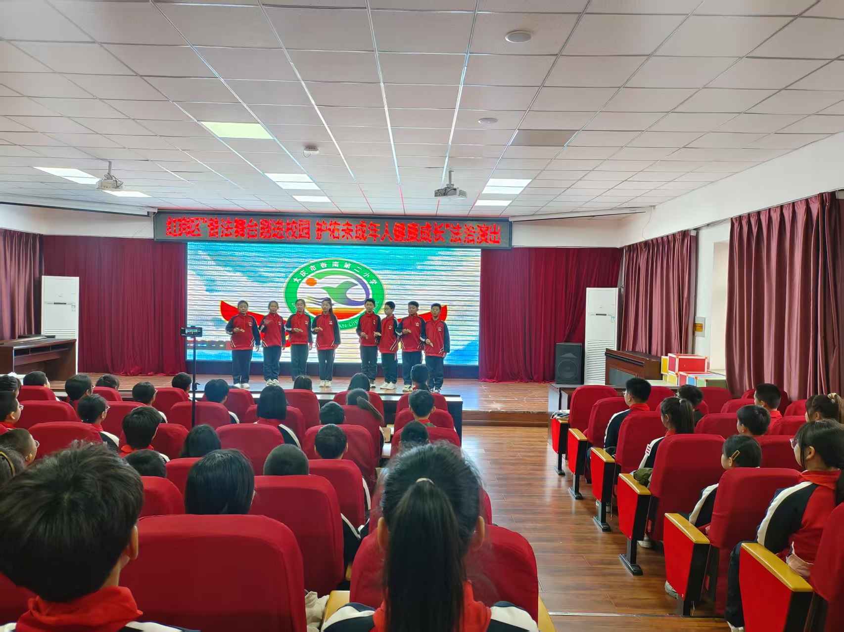 1743383384172883.jpg 普法劇進(jìn)校園首場演出 (4).jpg