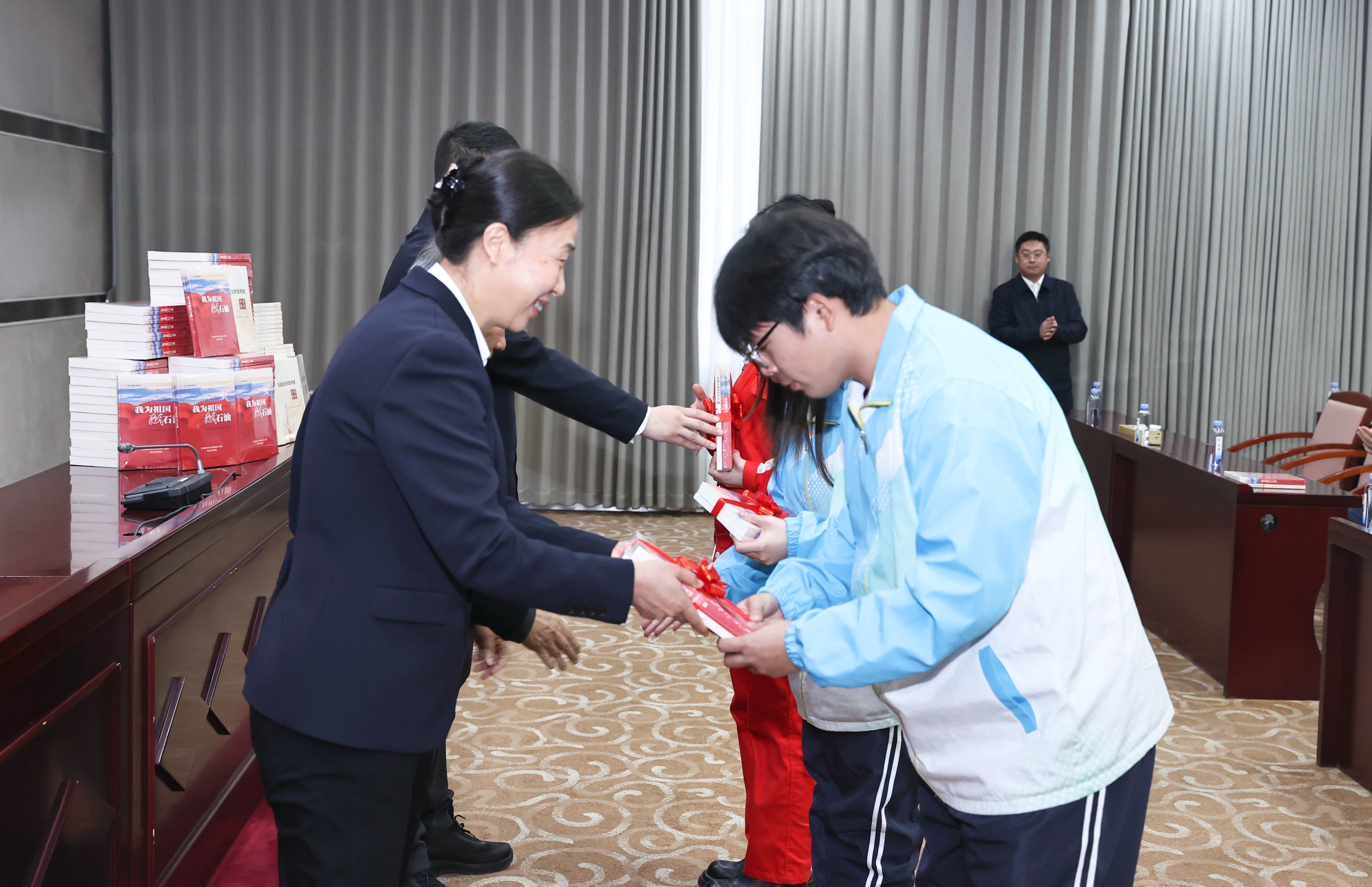 1745289609389665.jpg 贈書環(huán)節(jié).jpg