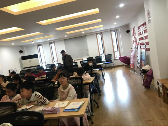 同里鎮(zhèn)魚行社區(qū) “五老”傾心育幼苗2.png