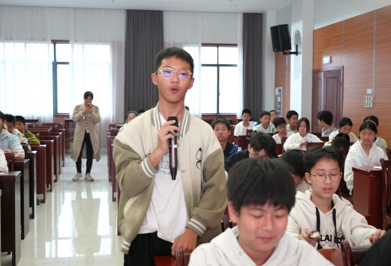 1747639565168273.jpg 學(xué)生積極回應(yīng).jpg