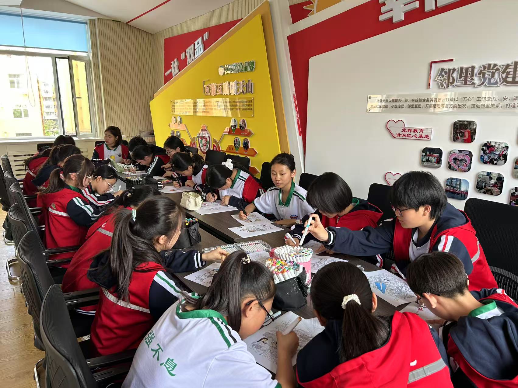 元寶山區(qū)平莊城區(qū)街道天山社區(qū)關(guān)工委開(kāi)展“共筑團(tuán)結(jié)夢(mèng) 同繪中華情'活動(dòng)照片1.jpg