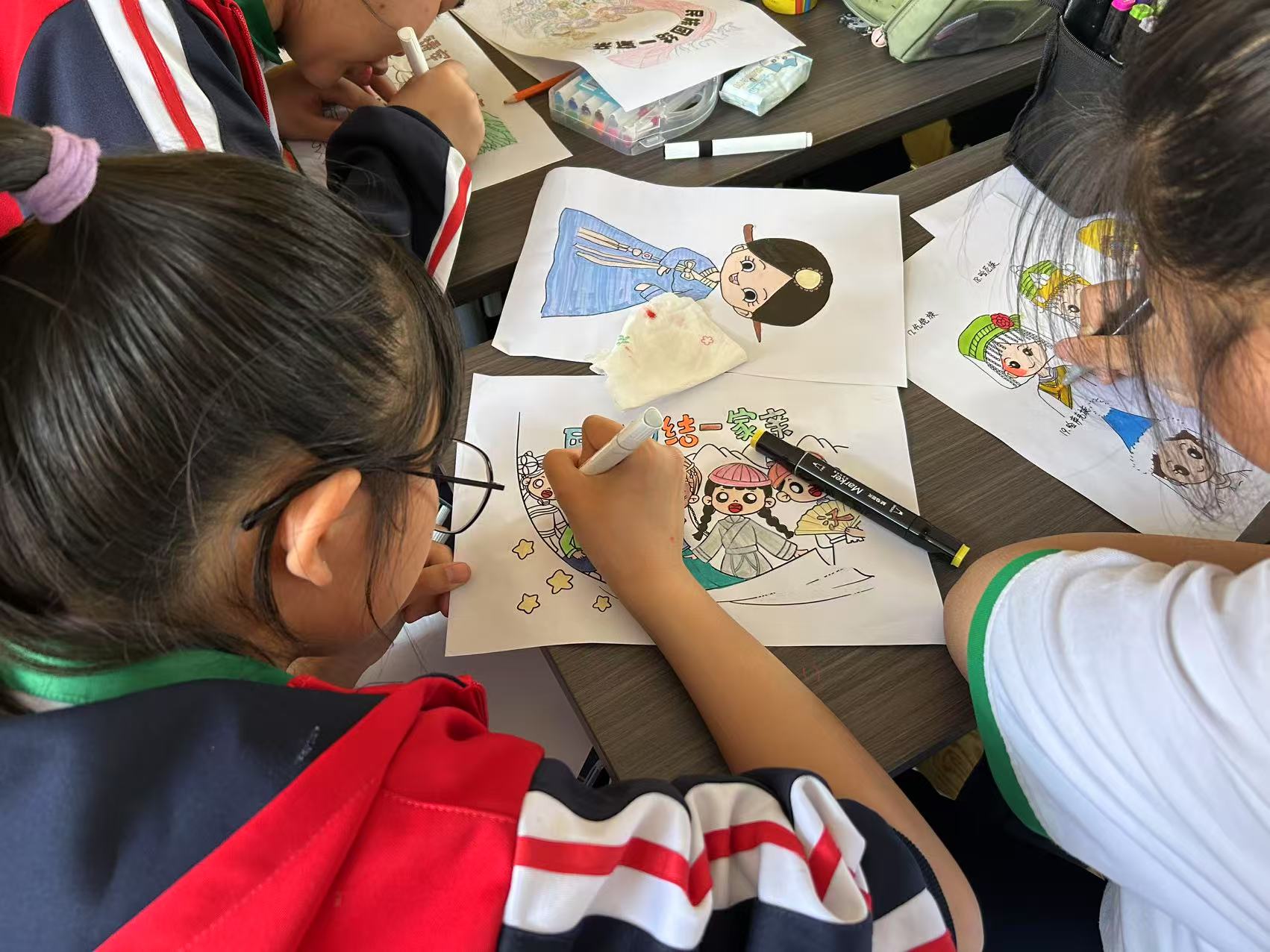 元寶山區(qū)平莊城區(qū)街道天山社區(qū)關(guān)工委開(kāi)展“共筑團(tuán)結(jié)夢(mèng) 同繪中華情'活動(dòng)照片2.jpg