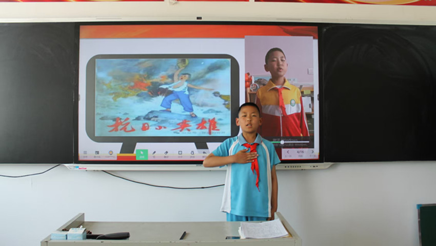 元寶山區(qū)馬蹄營子小學(xué)“紅領(lǐng)巾相約紅色中國夢”活動照片5_副本.jpg