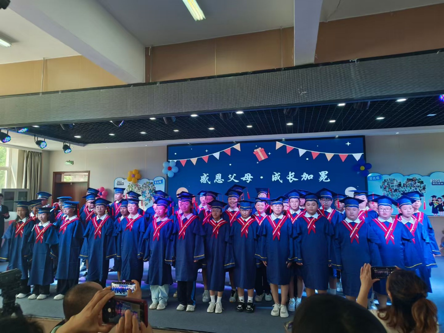 元寶山區(qū)向陽小學(xué)畢業(yè)典禮系列活動照片10_副本.jpg