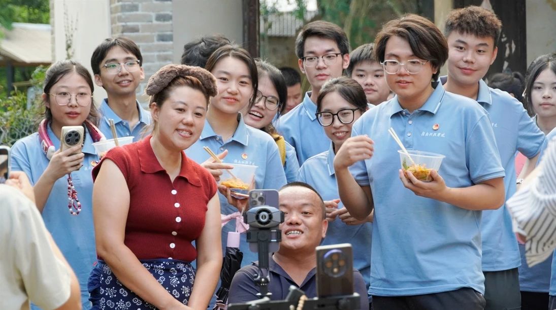 1751859922313100.jpg cadb3d4d4fa1efba8fe191b0bc2688e4.jpg