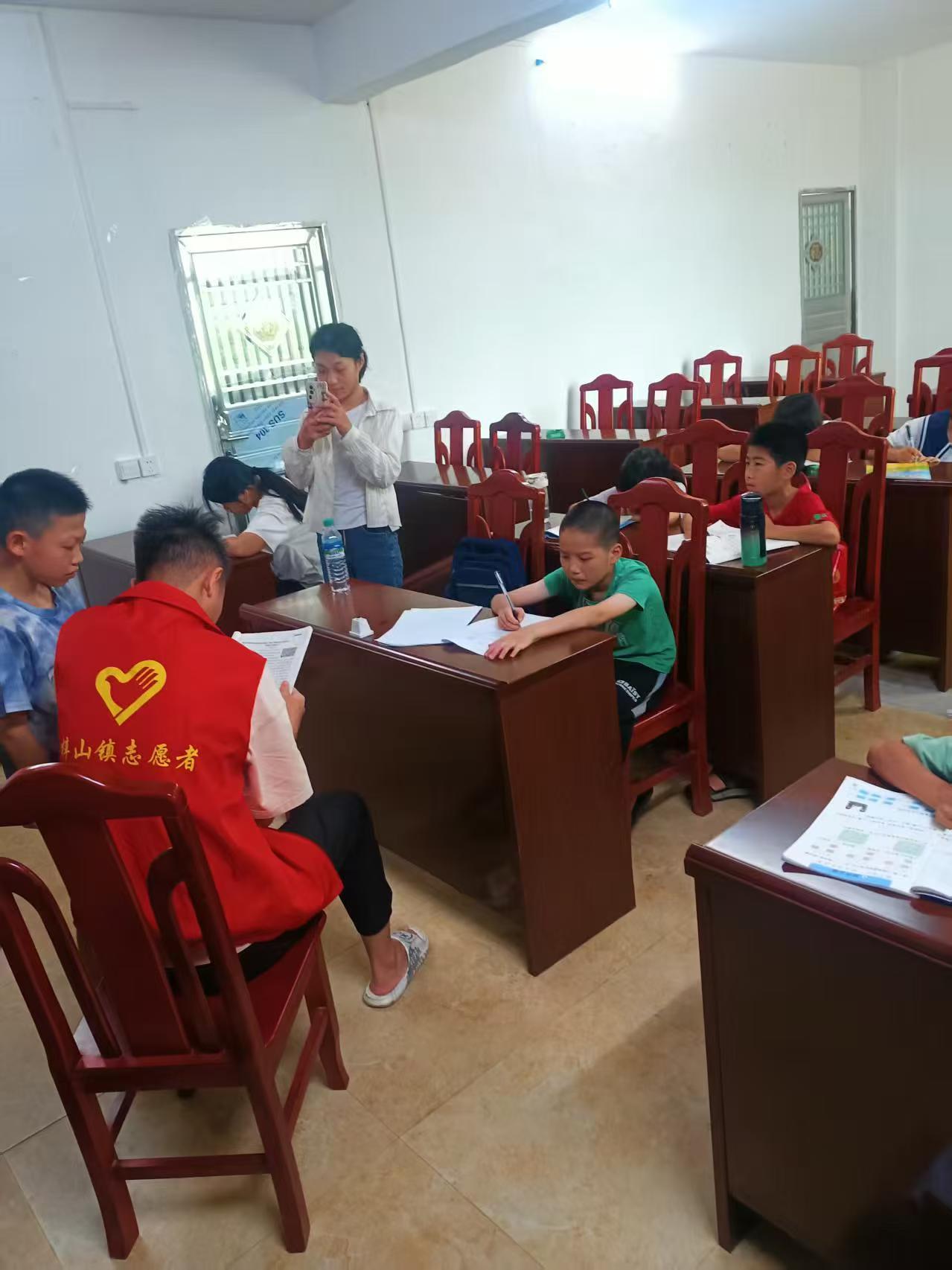 1752569326936694.jpg 志愿者輔導(dǎo)作業(yè).jpg