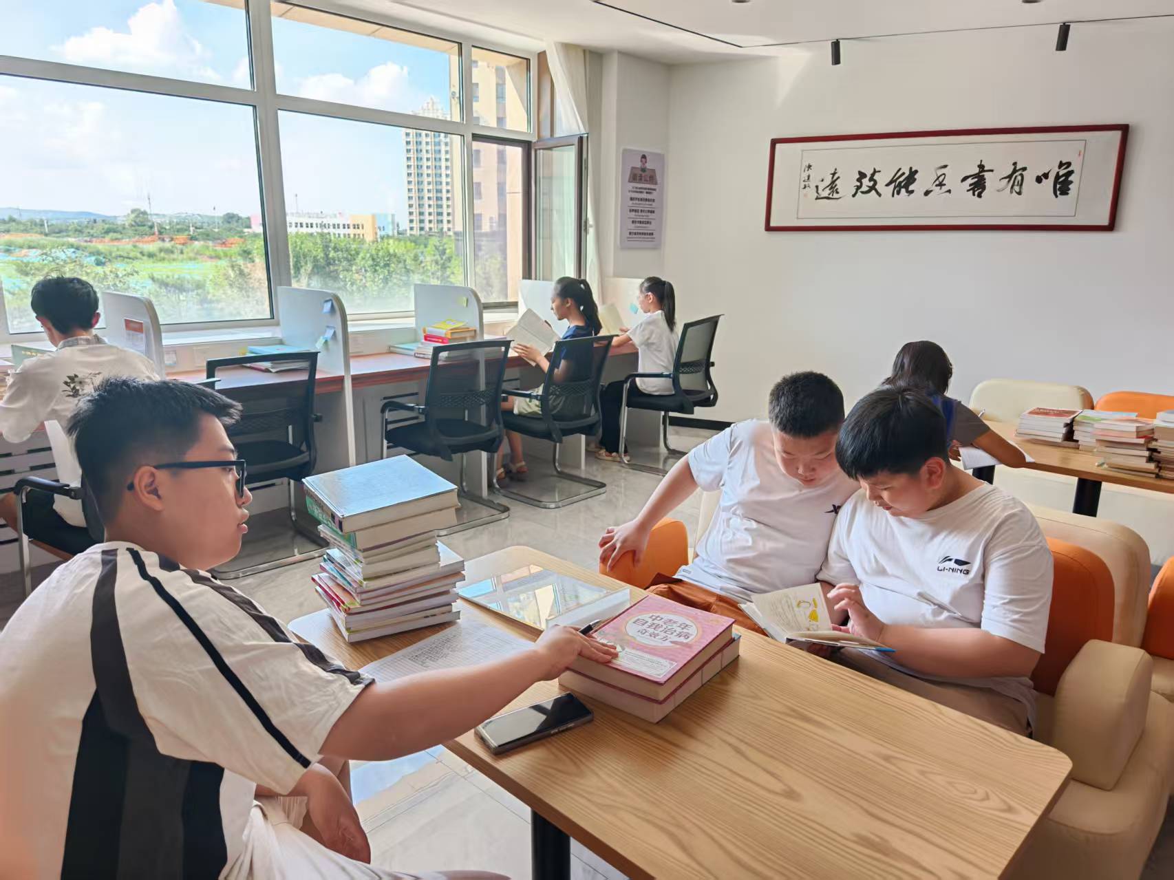 元寶山區(qū)西城街道新景四季東社區(qū)統(tǒng)戰(zhàn)墨香涵遠(yuǎn)志 少年逐夢耀山河活動照片2.jpg