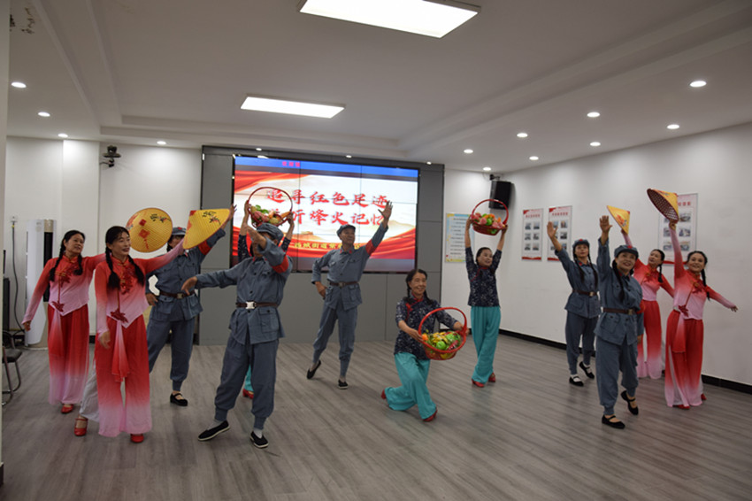 元寶山區(qū)西城街道關(guān)工委“追尋紅色足跡 聆聽烽火記憶”主題活動(dòng)照片5_副本.jpg