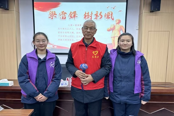 江陵街道運東社區(qū) 袁朝軍：銀發(fā)映初心 志愿譜華章2.png