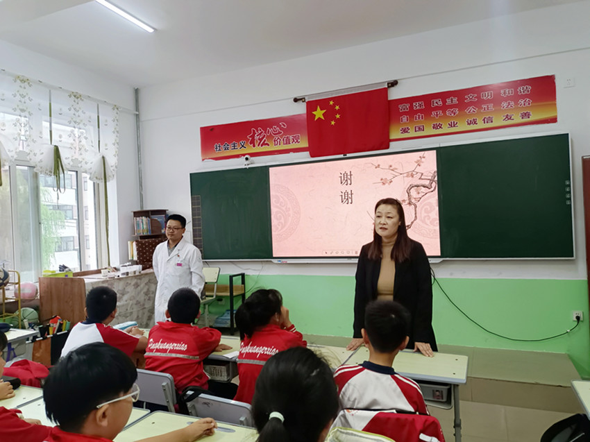 平曠二小關(guān)工委中醫(yī)藥進校園活動照片1_副本.jpg