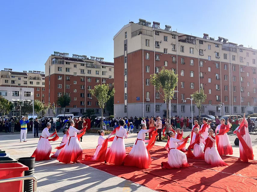 西城街道惠寧西社區(qū)月滿華誕 藝韻流芳活動(dòng)照片3_副本.jpg