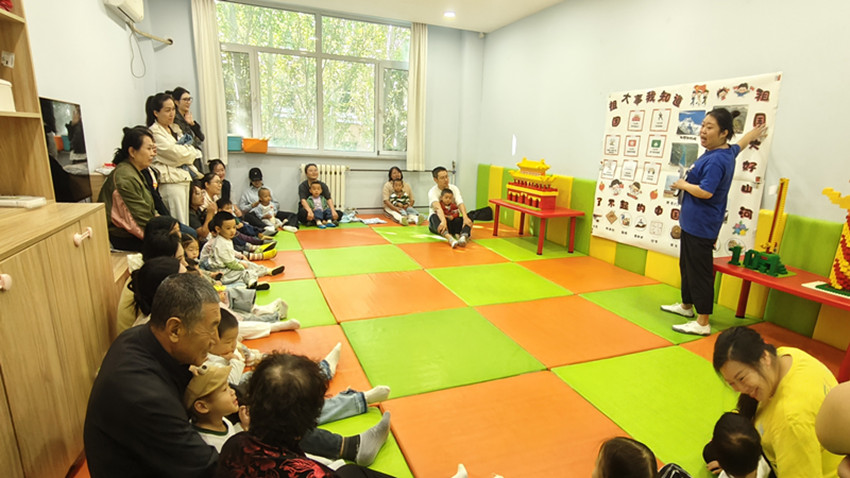 1759737754263328.jpg 西城街道新天地社區(qū)“情滿中秋 歡度國慶”親子活動照片3_副本.jpg