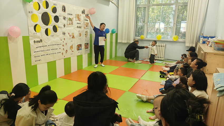 1759737770439770.jpg 西城街道新天地社區(qū)“情滿中秋 歡度國慶”親子活動照片1_副本.jpg