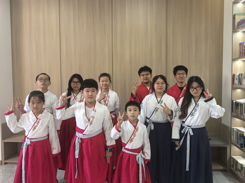 西城街道王府社區(qū)“國(guó)學(xué)競(jìng)賽顯真才 詩(shī)會(huì)雅集聚賢童”活動(dòng)照片2_副本.jpg