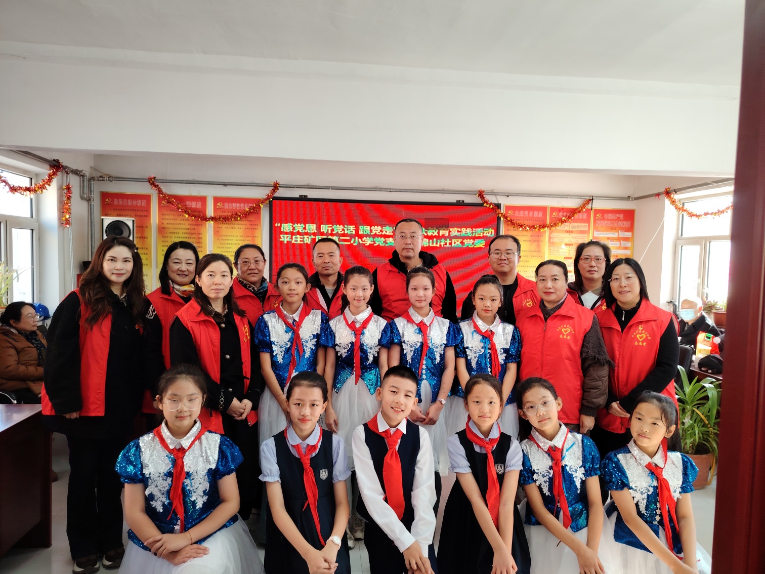 1761705531643769.jpg 平礦二小“九九重陽暖 敬老傳美德”活動照片1_副本.jpg