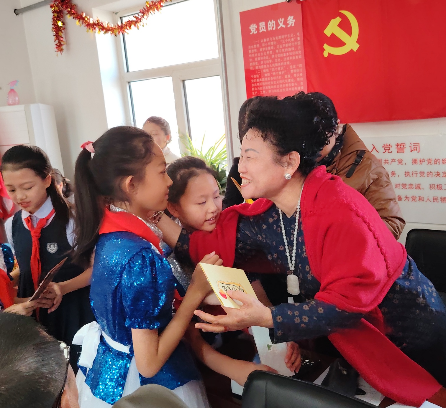 1761705619890231.jpg 平礦二小“九九重陽暖 敬老傳美德”活動照片5_副本.jpg