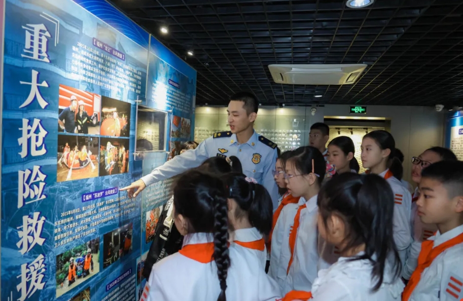 福建省福州市關(guān)工委開展“致敬火焰藍 傳承思政魂”主題研學活動（1）.jpg