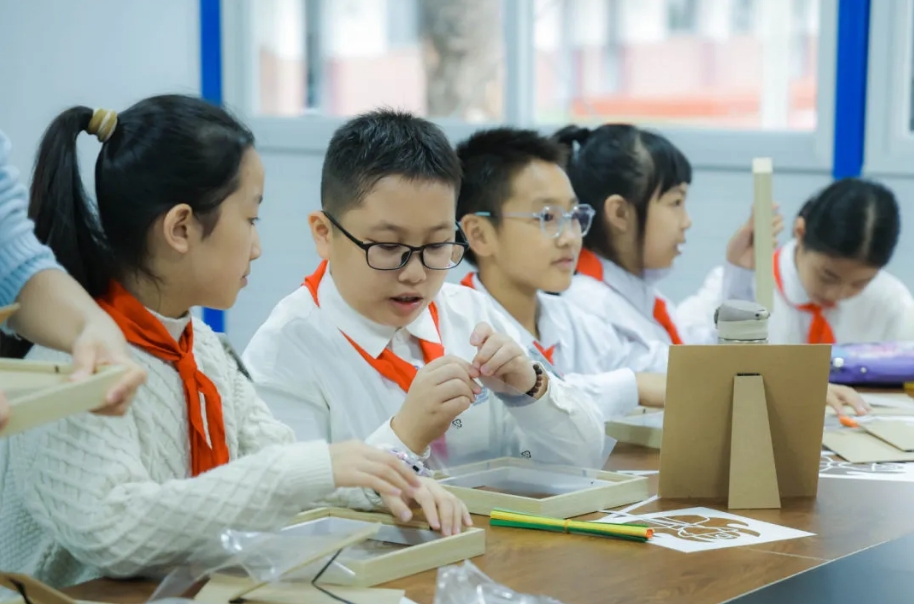 福建省福州市關(guān)工委開展“致敬火焰藍 傳承思政魂”主題研學活動（4）.jpg