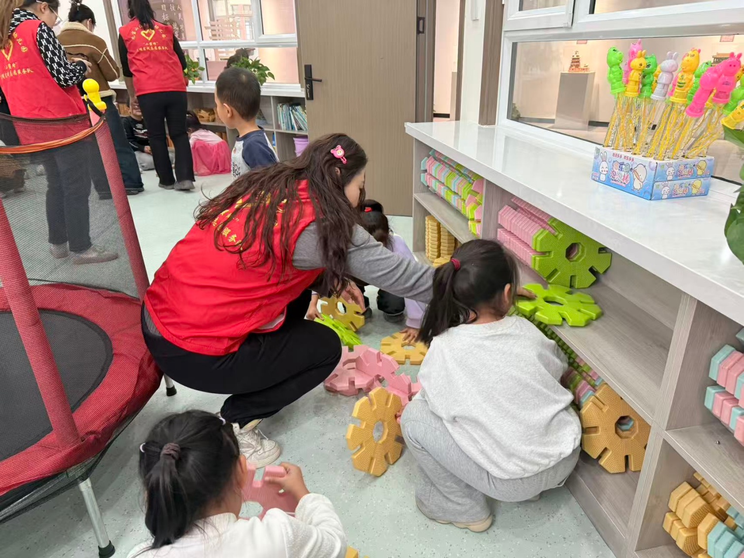 西城街道新景四季東社區(qū)“積木搭童趣，創(chuàng)意筑夢(mèng)想”活動(dòng)照片1_副本.jpg