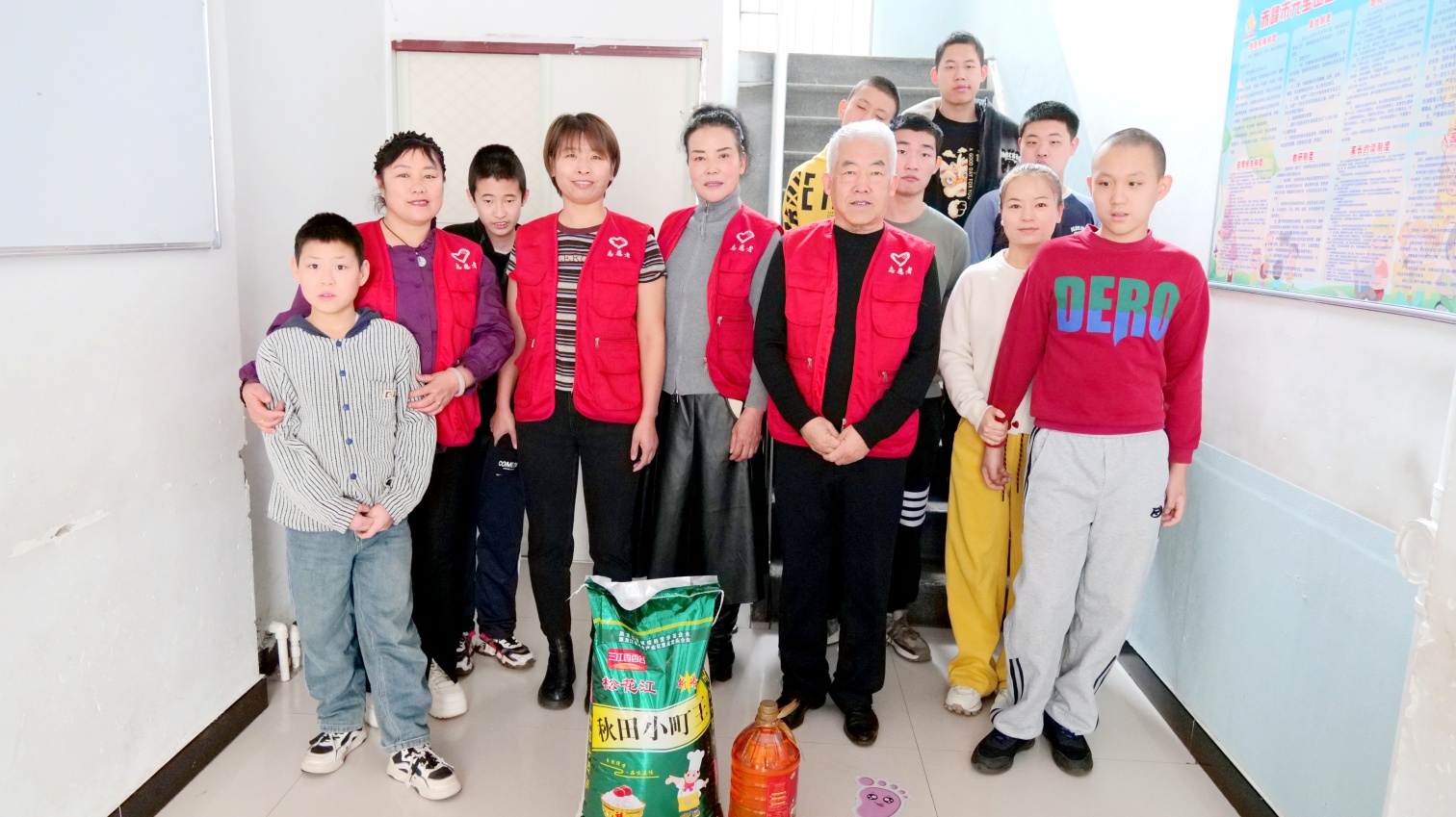 草原藍(lán)哈達(dá)協(xié)會(huì)”雙份堅(jiān)， 雙倍暖陽“活動(dòng)照片1_副本.jpg